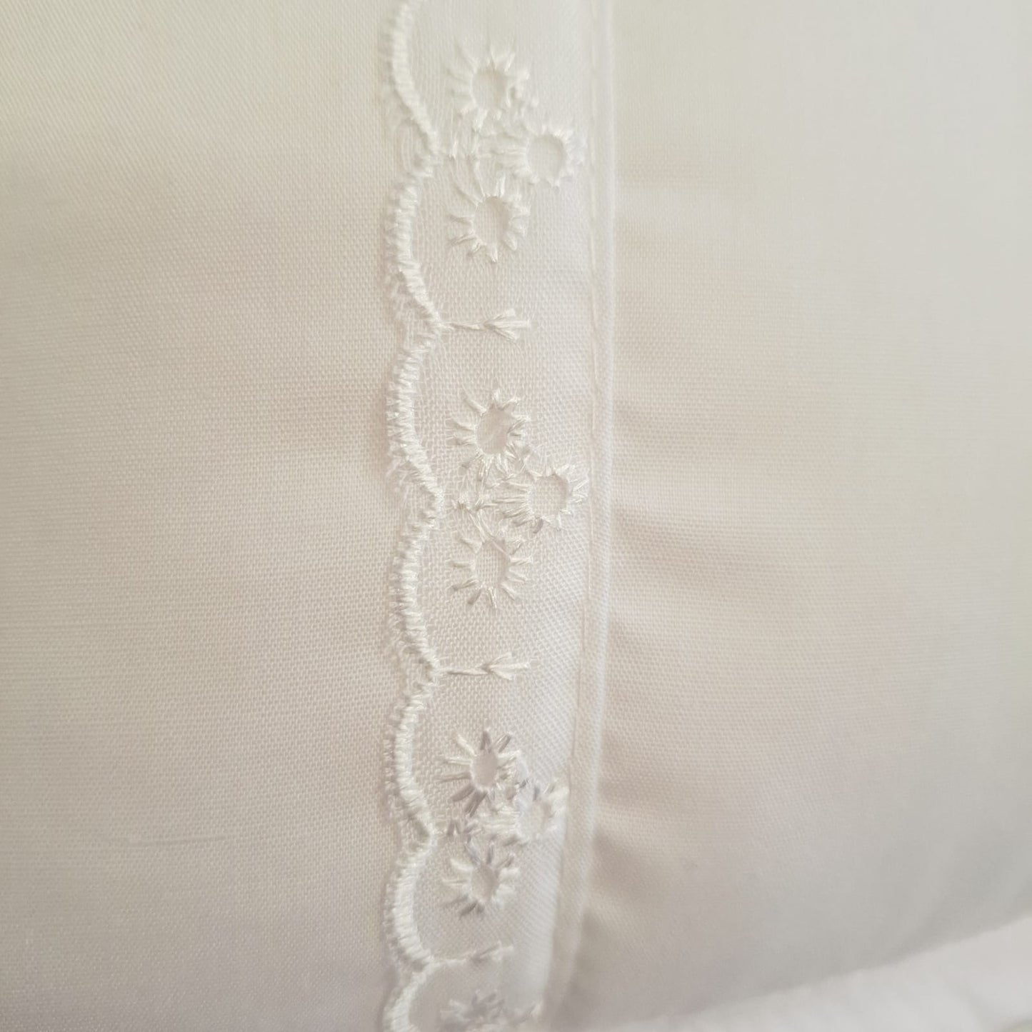 Almohada "Lisas blancas con broderie"