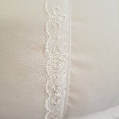 Almohada "Lisas blancas con broderie"