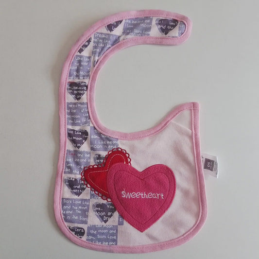 Babero "Corazones" Impermeable (contorno de cuello 25 cms)