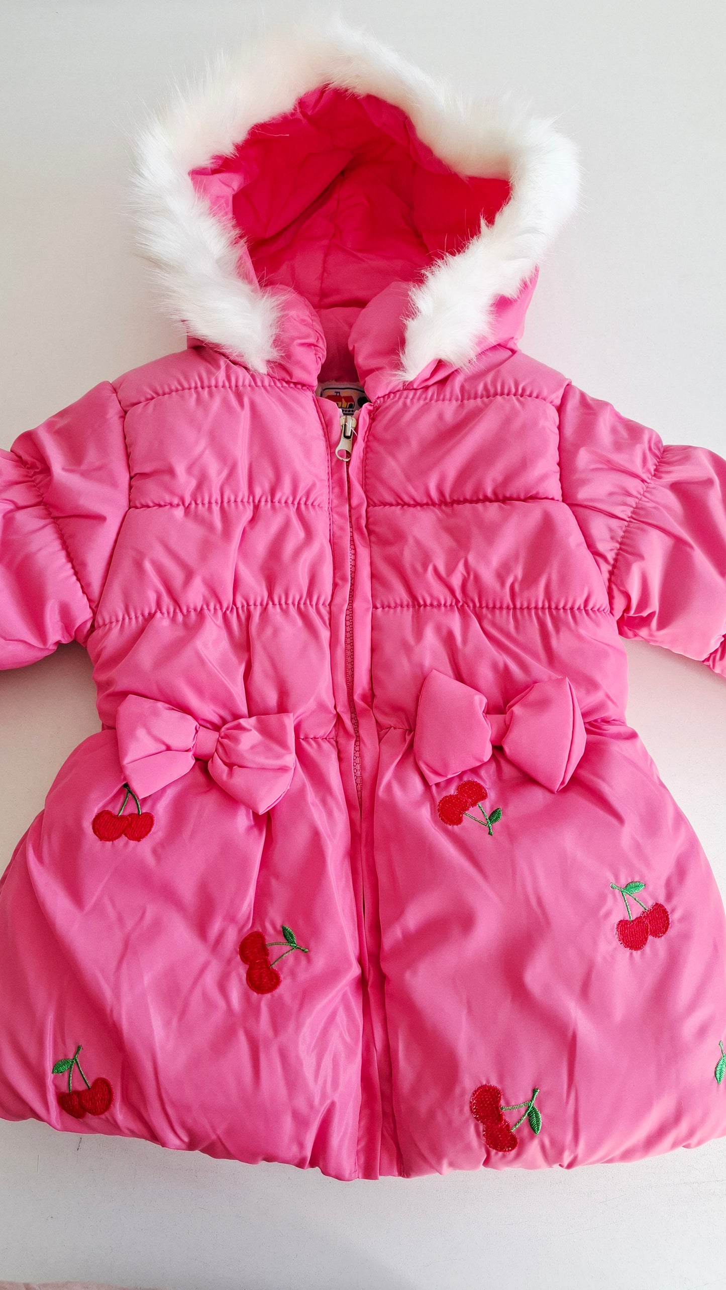 Campera Puffer con Capucha y Corderito Guindas