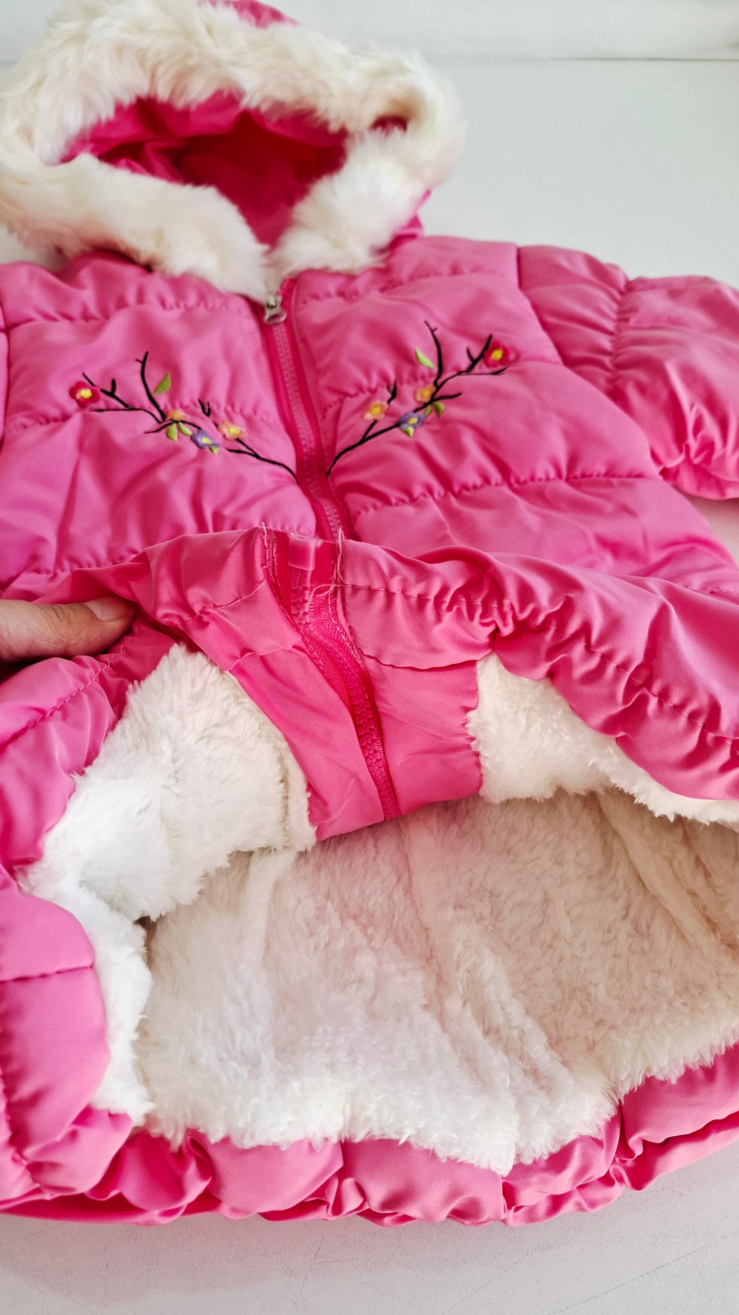 Campera Puffer con Capucha y Corderito Flores