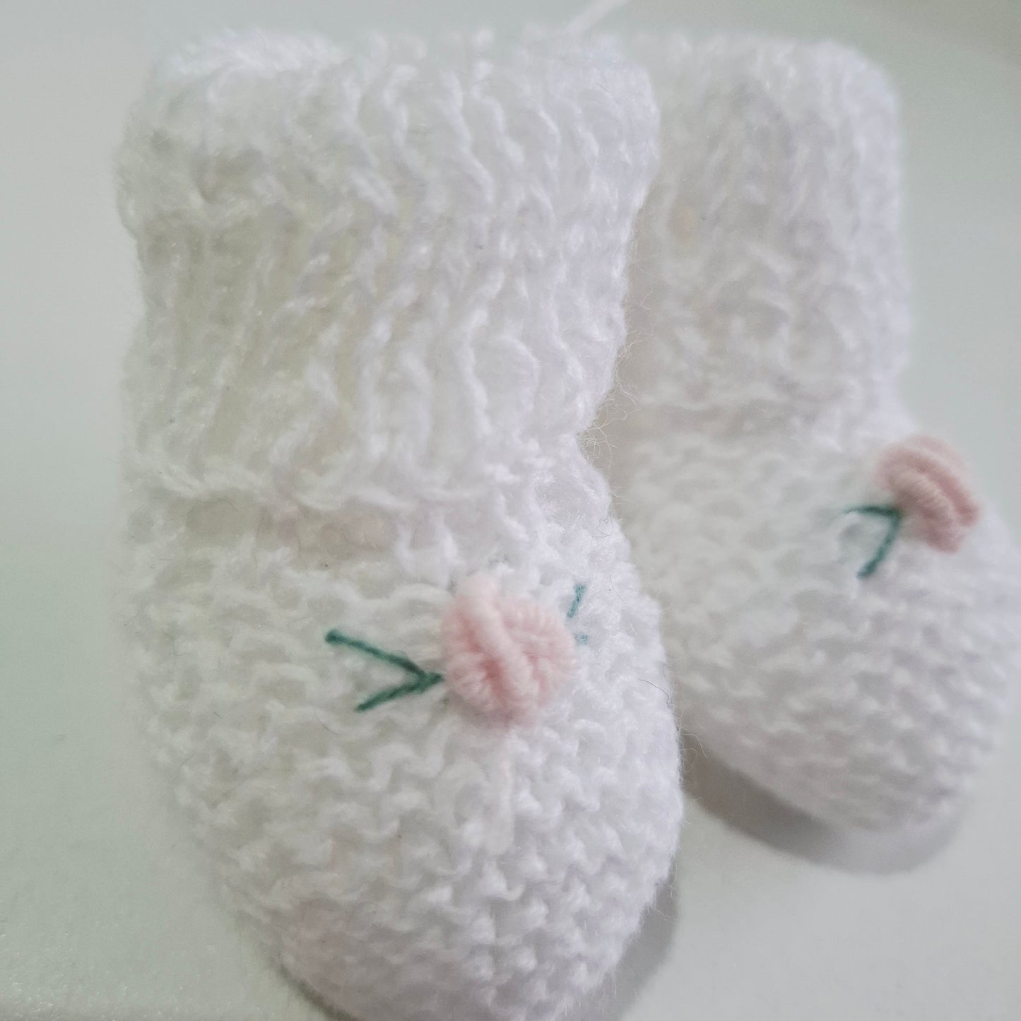Escarpines en dralon - nena (bordados)