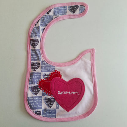 Babero "Corazones" Impermeable (contorno de cuello 25 cms)