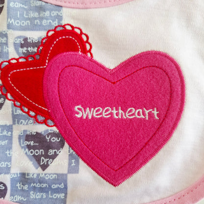 Babero "Corazones" Impermeable (contorno de cuello 25 cms)