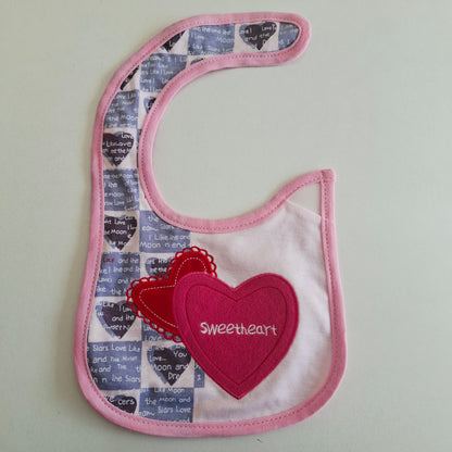 Babero "Corazones" Impermeable (contorno de cuello 25 cms)