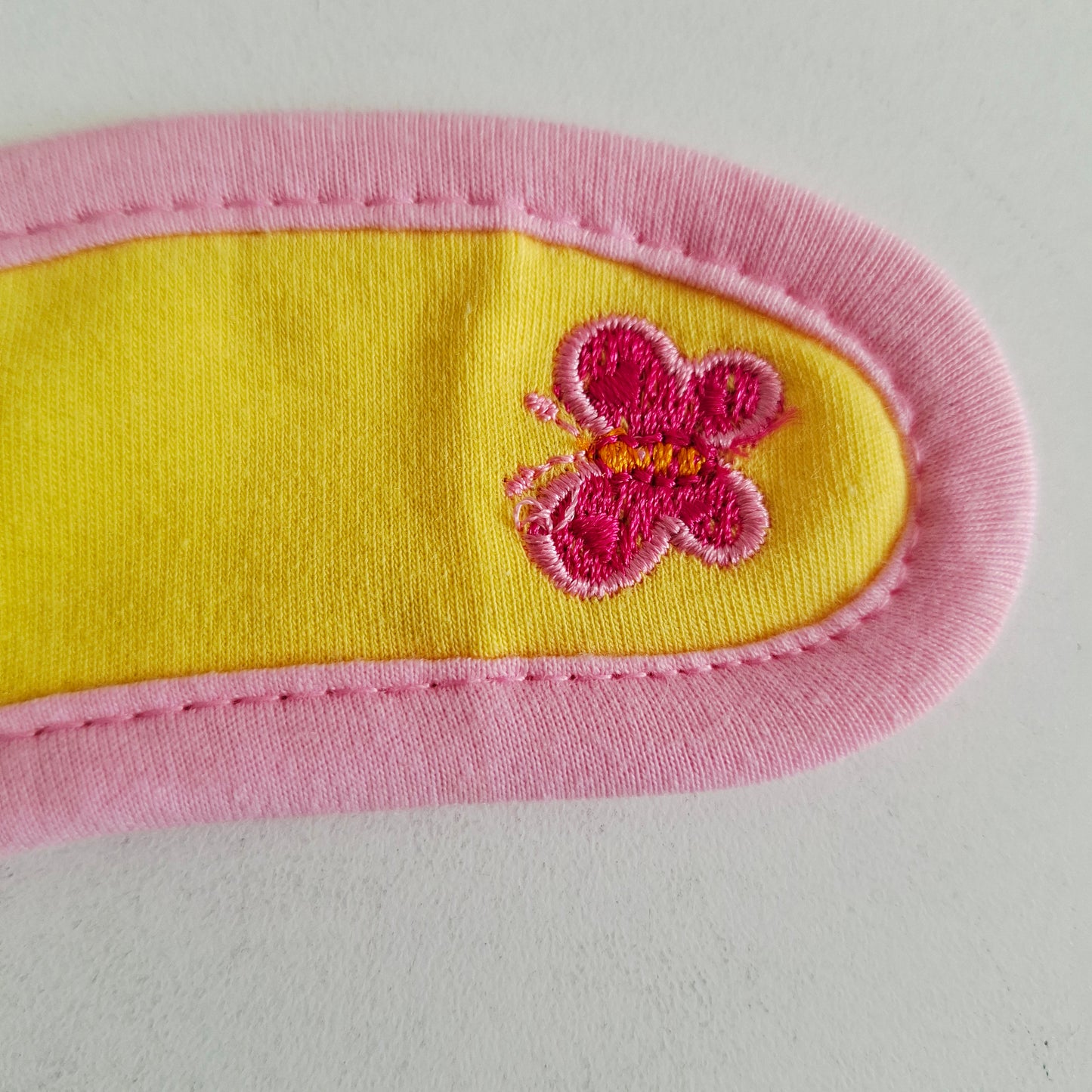 Babero "Pequeña niña de papi" Impermeable (contorno de cuello 25 cms)