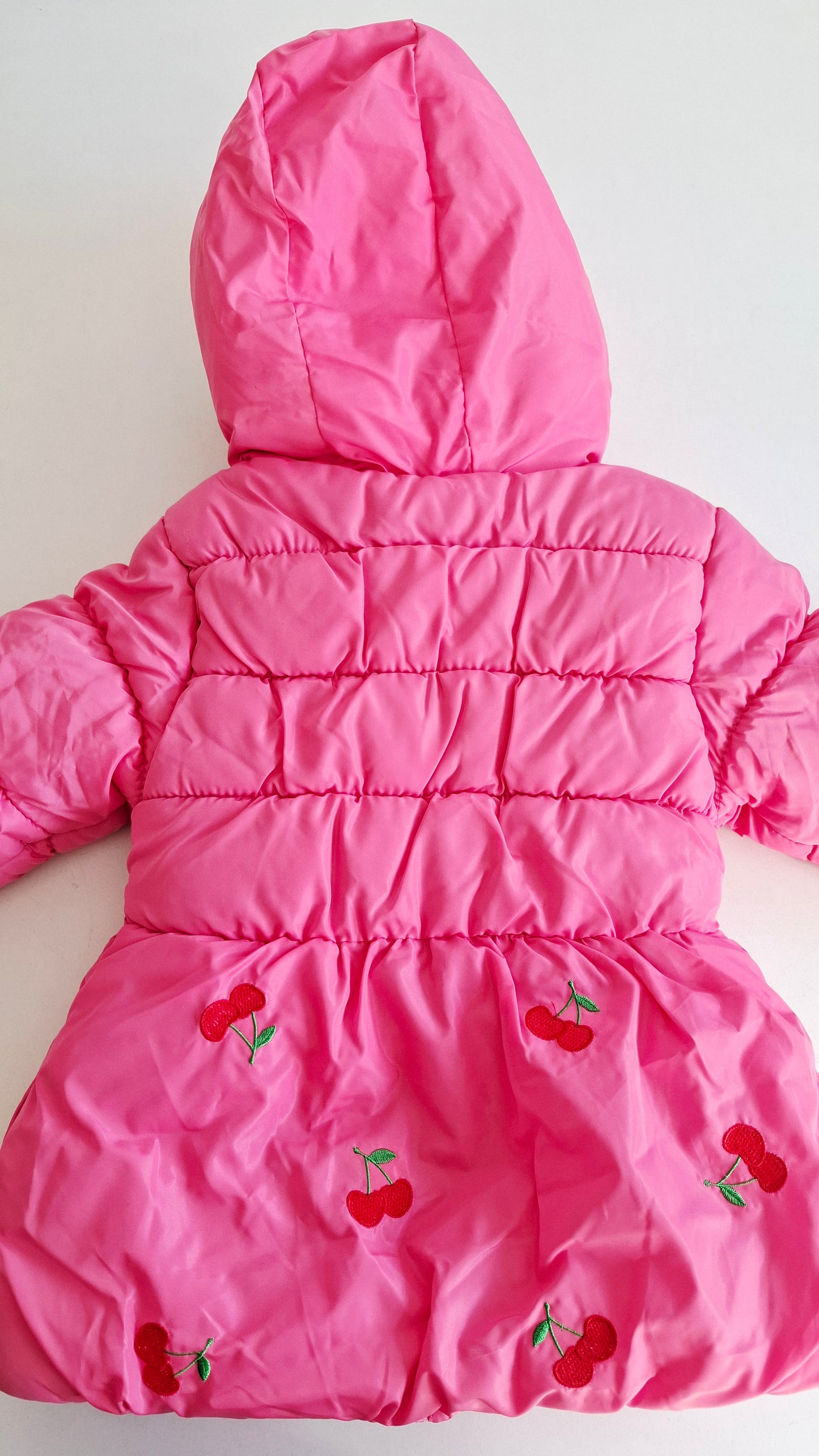 Campera Puffer con Capucha y Corderito Guindas